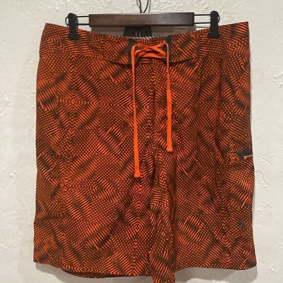 LN Mens Under Armour Board Shorts Size 36 Inseam 10 Orange - Picture 2 of 5